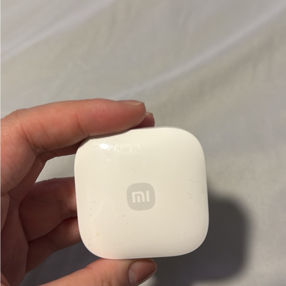 XiaoMi White Earbuds Charging Case